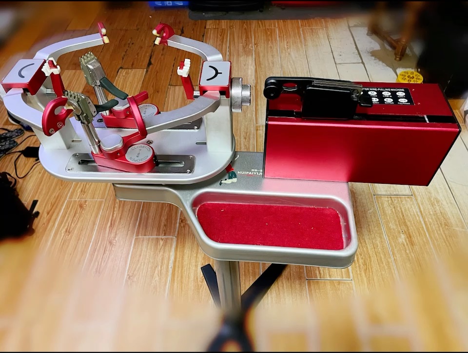 挥拍一击稻草人羽毛球拍专用穿线机拉线机闲置出机器一切使用正常